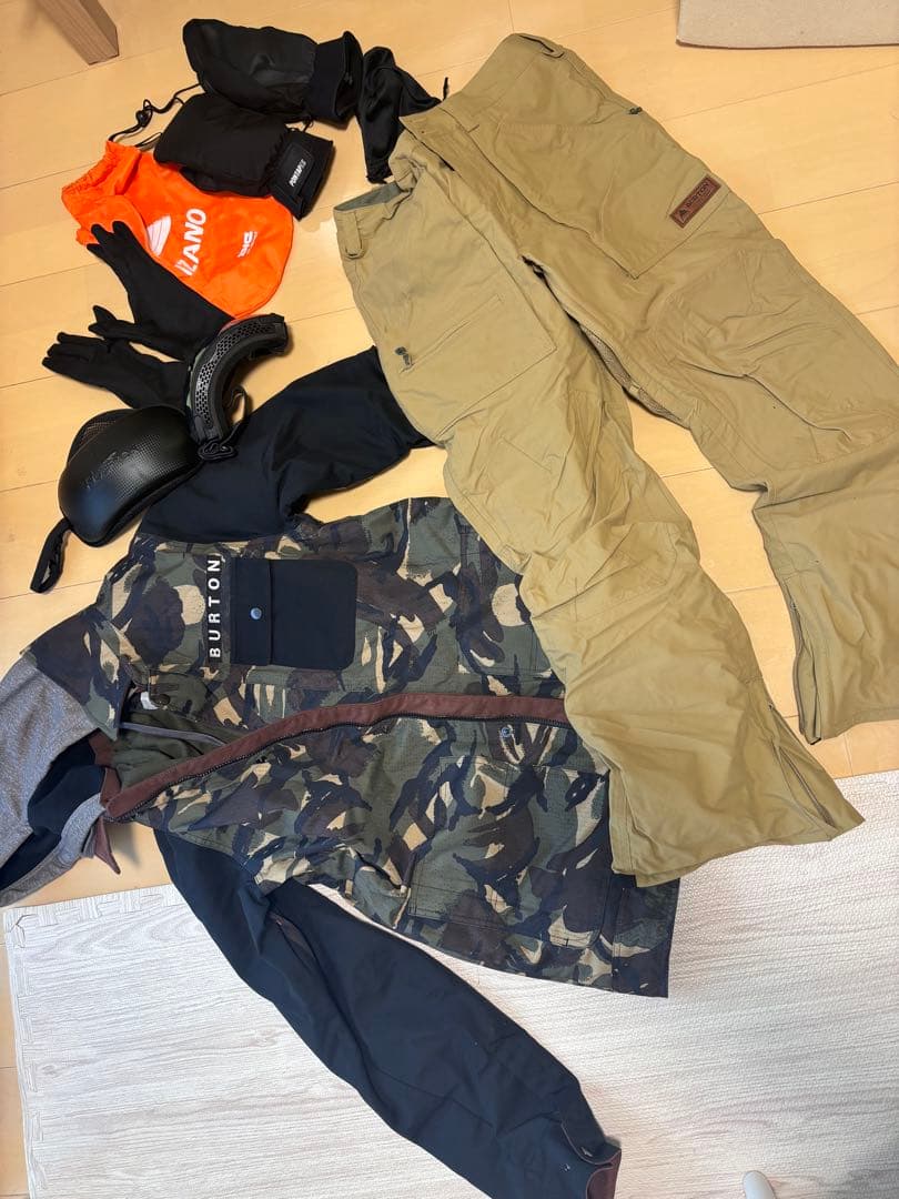 T*I様 BURTON 迷彩ジャケットとスノーボードウェア、ゴーグル、グローブ4