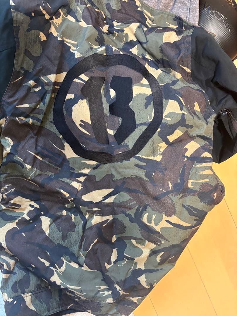 T*I様 BURTON 迷彩ジャケットとスノーボードウェア、ゴーグル、グローブ4