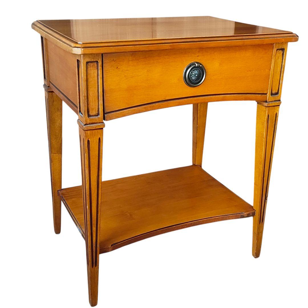 アンティーク調　サイドテーブル ベッドサイドチェスト