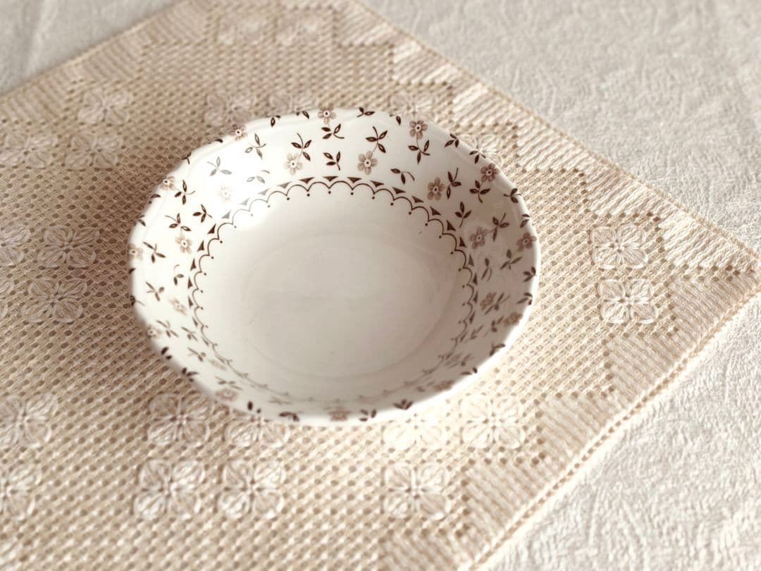 【mkuさま】vintage plate ❀ 優しい 小花柄の 深皿 a