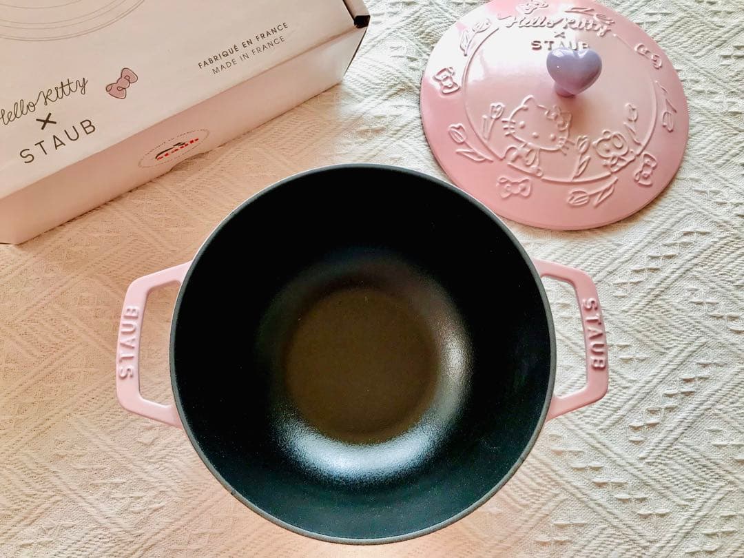 Staub ストウブ * Hello kitty 20cm 未使用