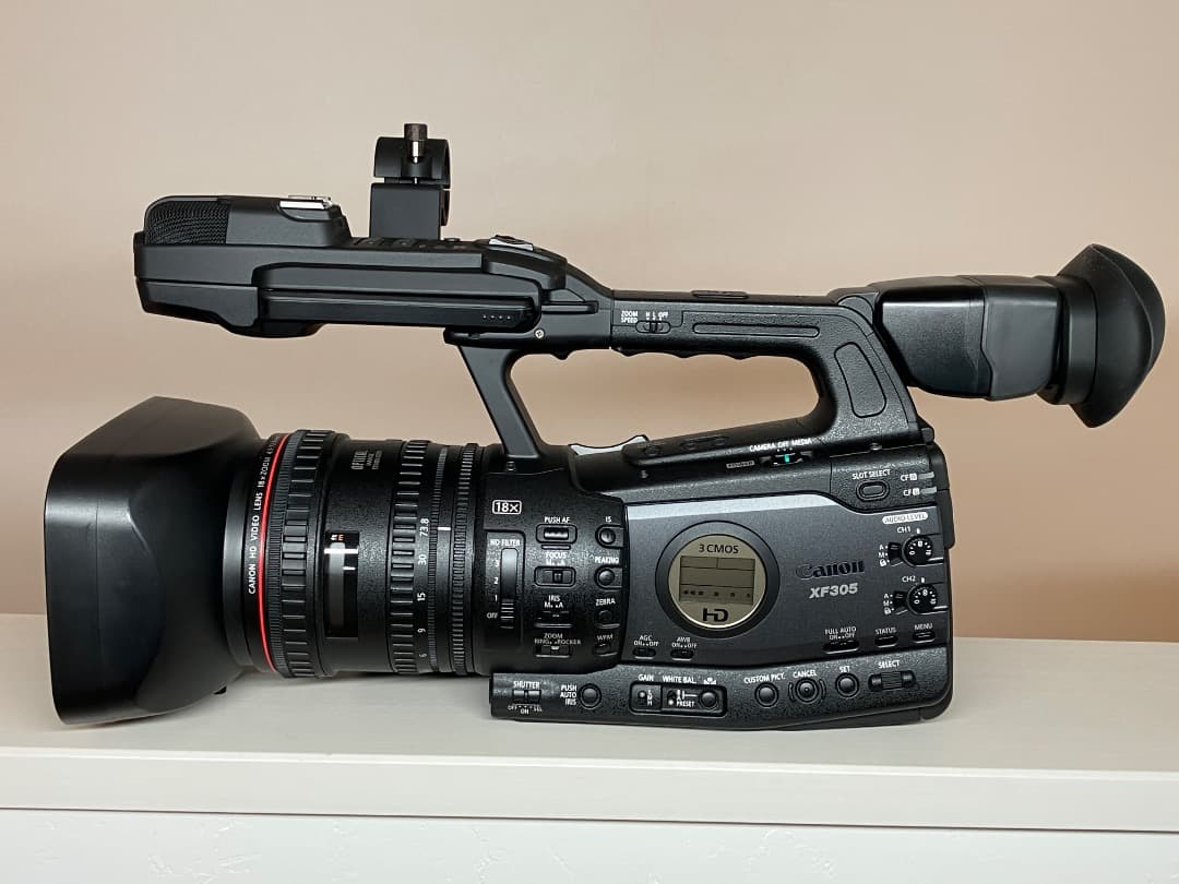 Canon 業務用ビデオカメラ XF305 (バッテリ・CFカード付、即収録可)