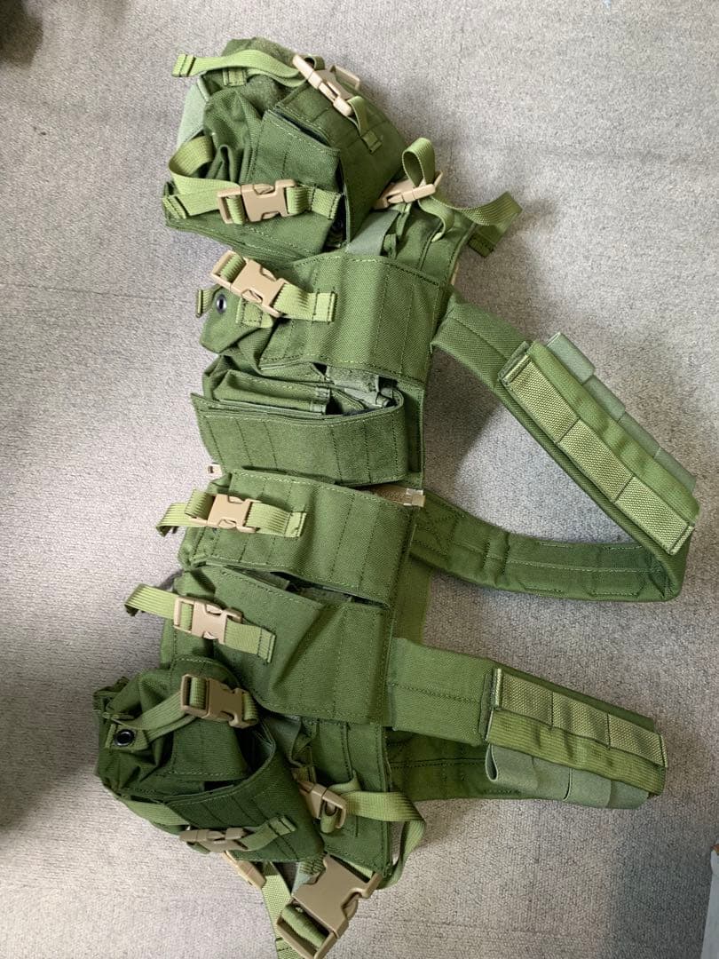 オリーブグリーン チェストリグ メッシュパネル付き