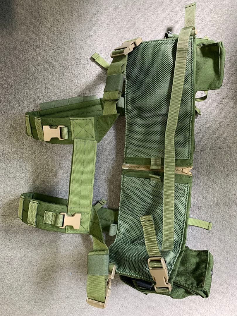 オリーブグリーン チェストリグ メッシュパネル付き