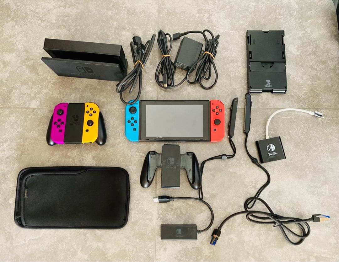 Nintendo Switch 本体とJoy-Con 2つセットと周辺機器付き