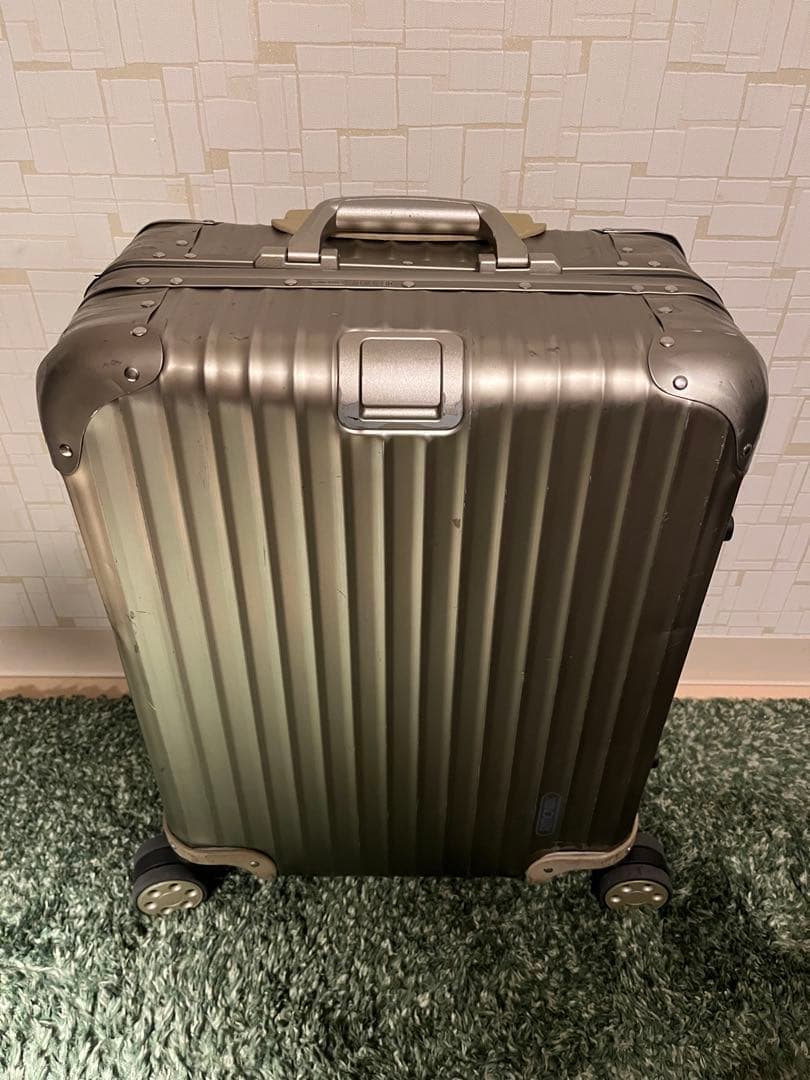 リモワ トパーズ チタニウム 48L シャンパンゴールド