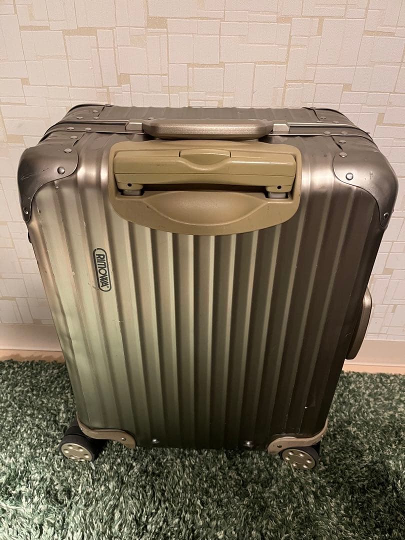 リモワ トパーズ チタニウム 48L シャンパンゴールド