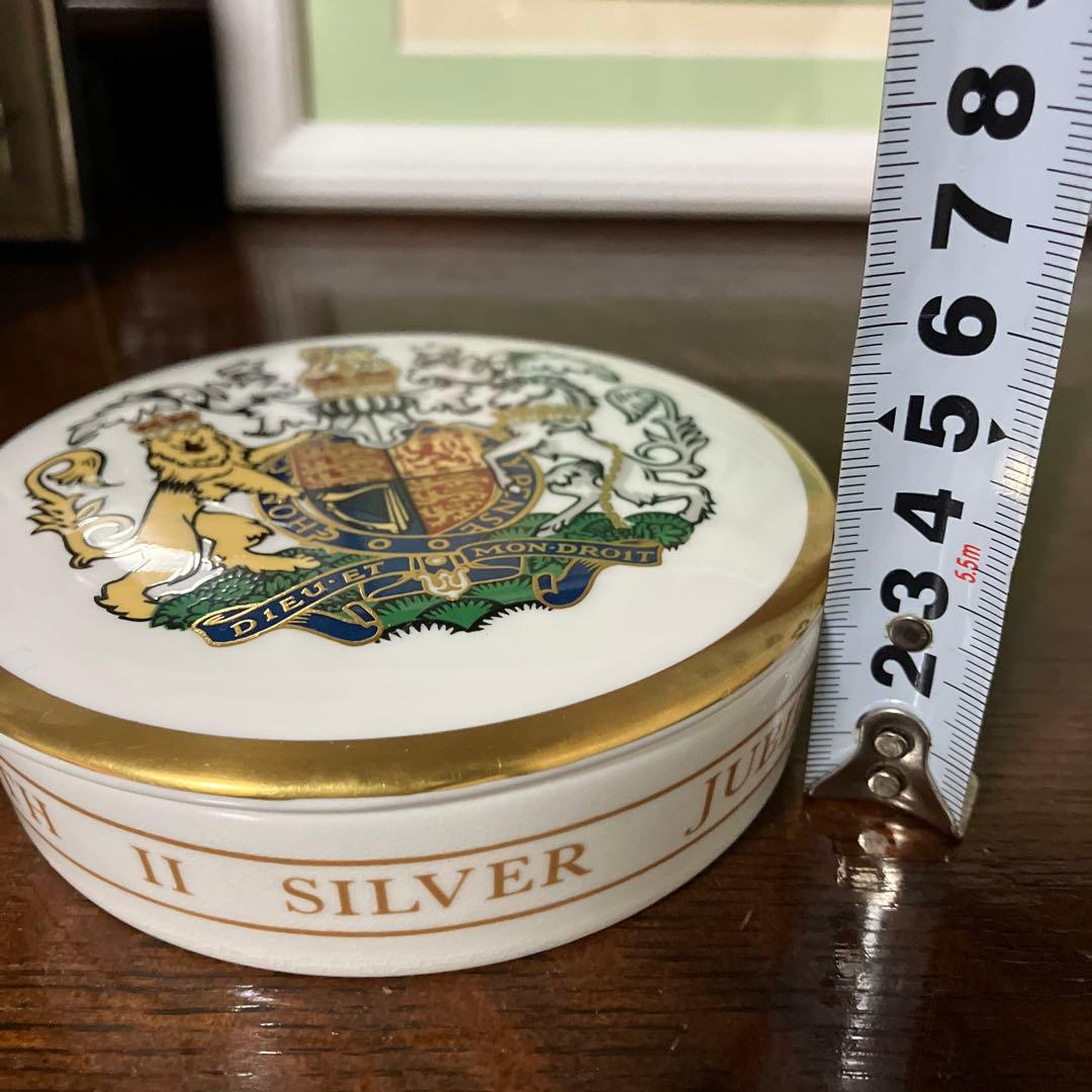レア品　エリザベス女王在位25周年　シルバージュビリー　コールポートトリンケット