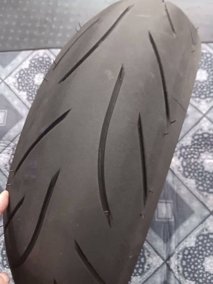 ブリジストンバトラックスS21 180/55ZR17まだまだつかえる！