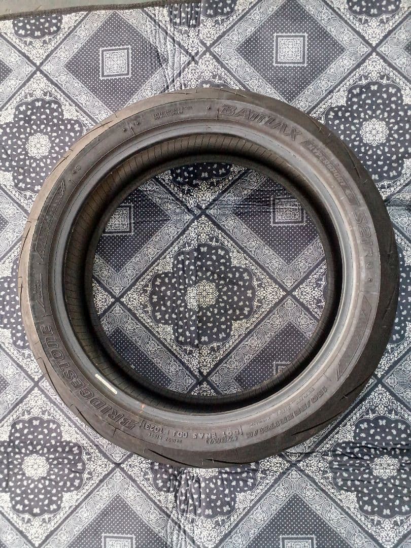 ブリジストンバトラックスS21 180/55ZR17まだまだつかえる！