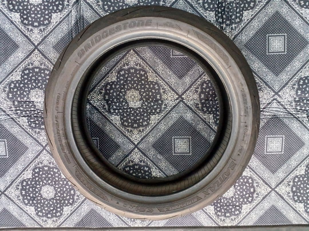 ブリジストンバトラックスS21 180/55ZR17まだまだつかえる！