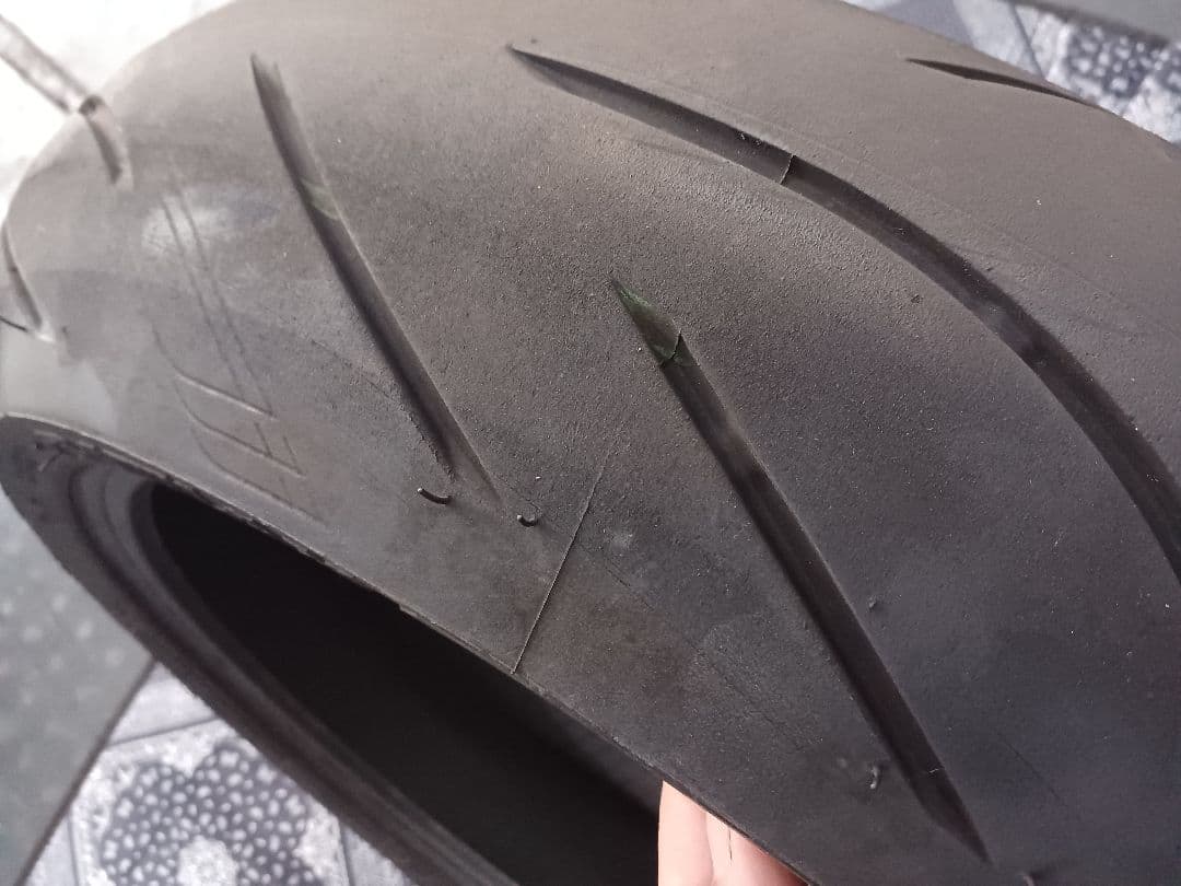 ブリジストンバトラックスS21 180/55ZR17まだまだつかえる！