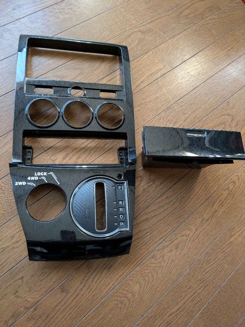 希少ヘアラインブラック　デリカd5　センターパネル　オーディオパネル