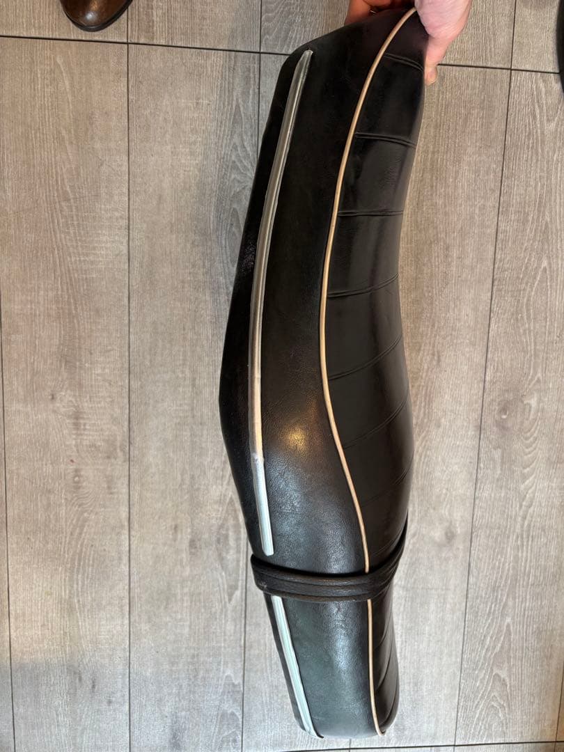 kawasaki w800純正シート　バイク シート 黒 ビニール製