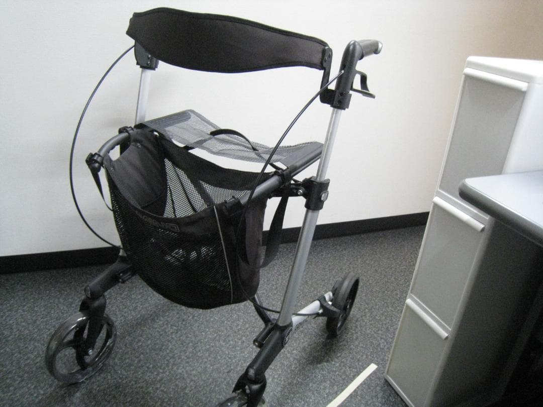 ハンディウォークＬ　GEMINO 30 歩行器 歩行車 パラマウントベッド ②