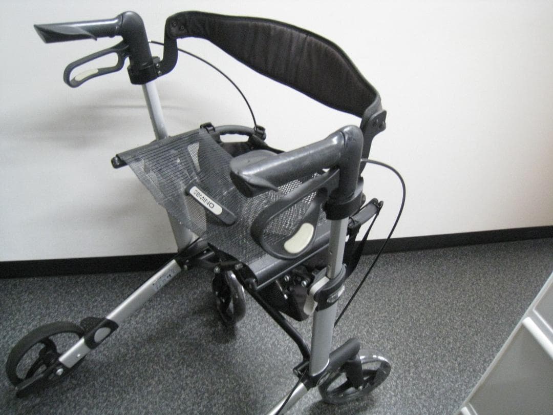 ハンディウォークＬ　GEMINO 30 歩行器 歩行車 パラマウントベッド ②