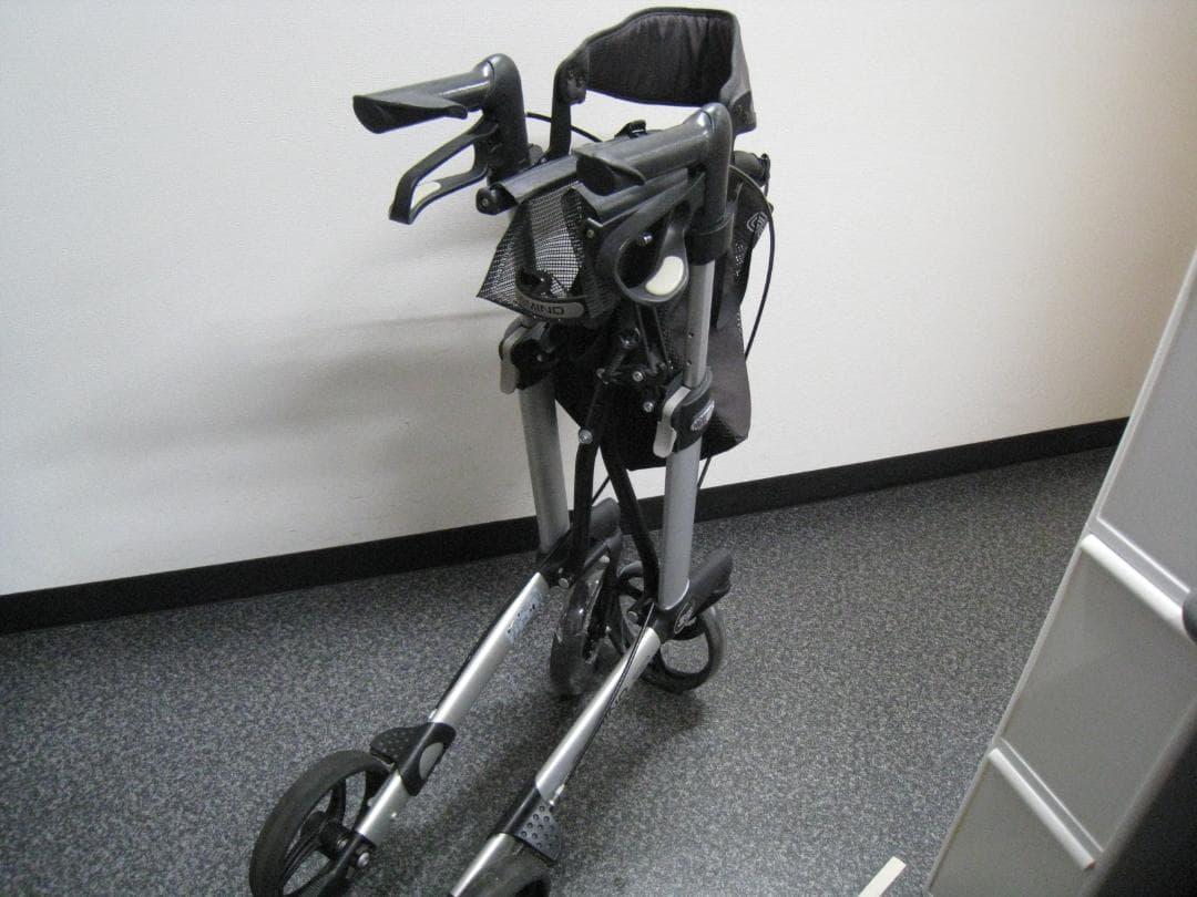ハンディウォークＬ　GEMINO 30 歩行器 歩行車 パラマウントベッド ②