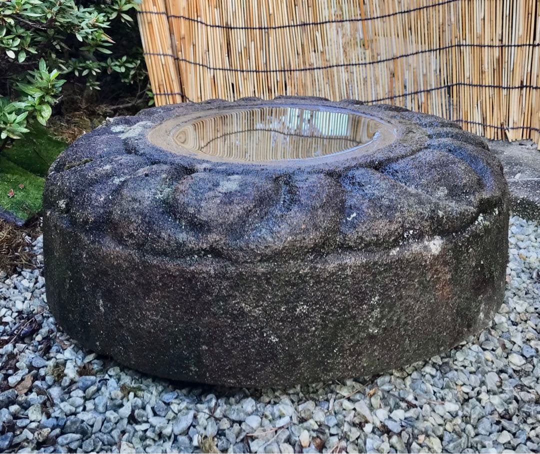 【丸型水鉢・蹲・手洗い鉢】庭石・置物・オブジェ・ガーデニング・バードバス・石鉢