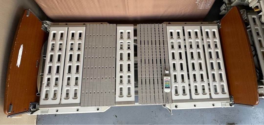 パラマウントベッド　3モーター　電動ベッド　電動介護ベッド　リモコン付き　NO3