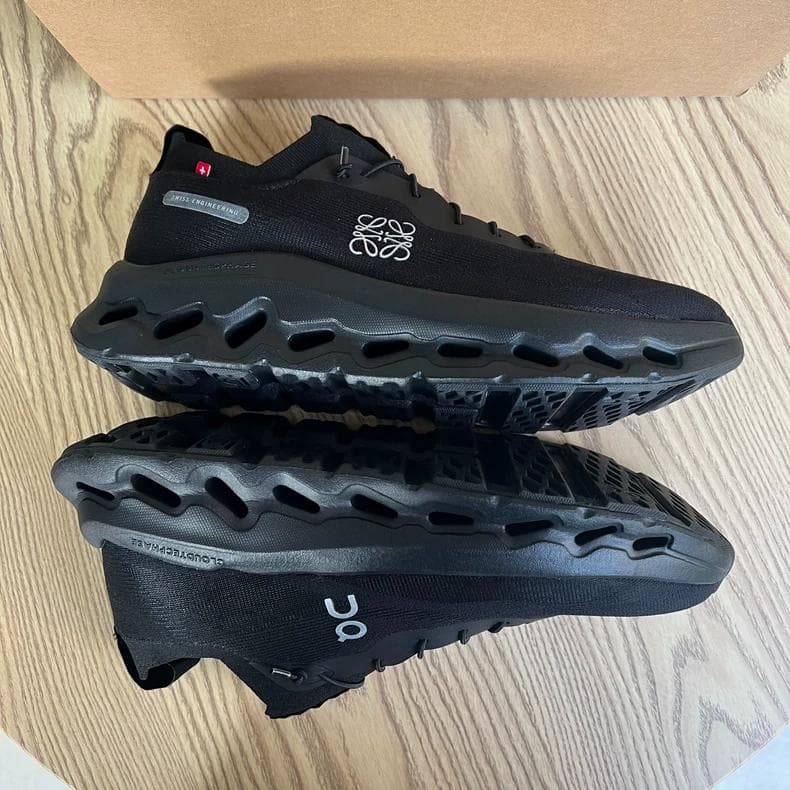 On LOEWE Cloudtilt　ロエベ×オン　ブラック