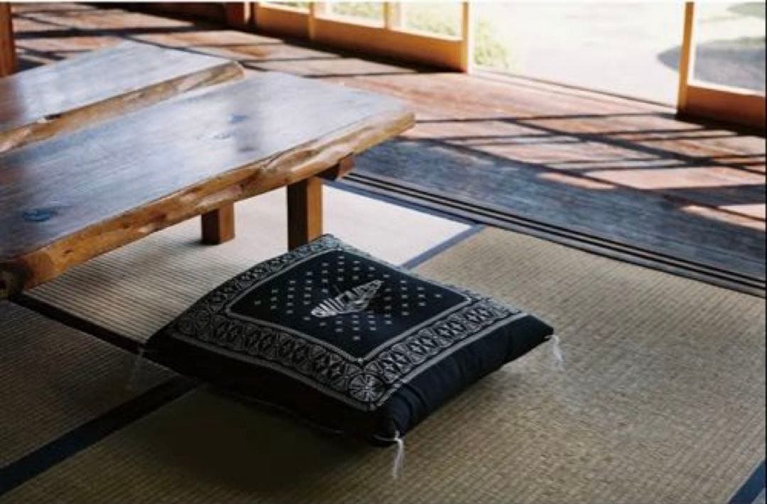 【超メルカリ】CHALLENGER BANDANA ZABUTON 座布団