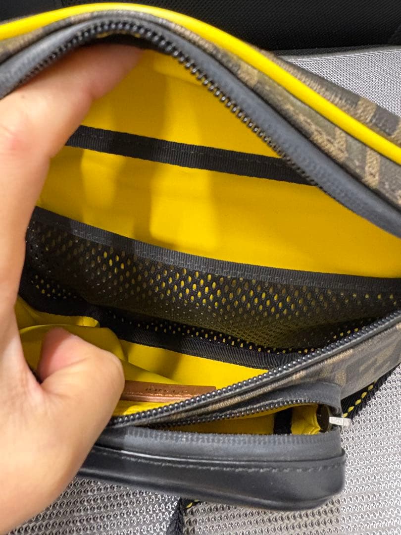 FENDI ボディバッグ・ウエストポーチ ブラウン/イエロー