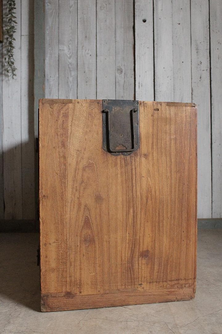 味のある古い木製の引き出し4杯　チェスト　桐箪笥　タンス　古家具　古民家