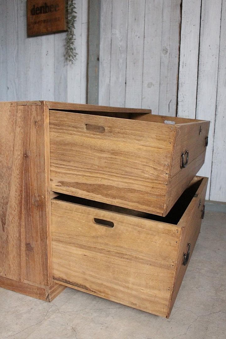 味のある古い木製の引き出し4杯　チェスト　桐箪笥　タンス　古家具　古民家