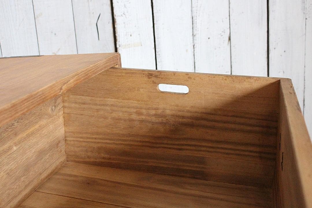 味のある古い木製の引き出し4杯　チェスト　桐箪笥　タンス　古家具　古民家