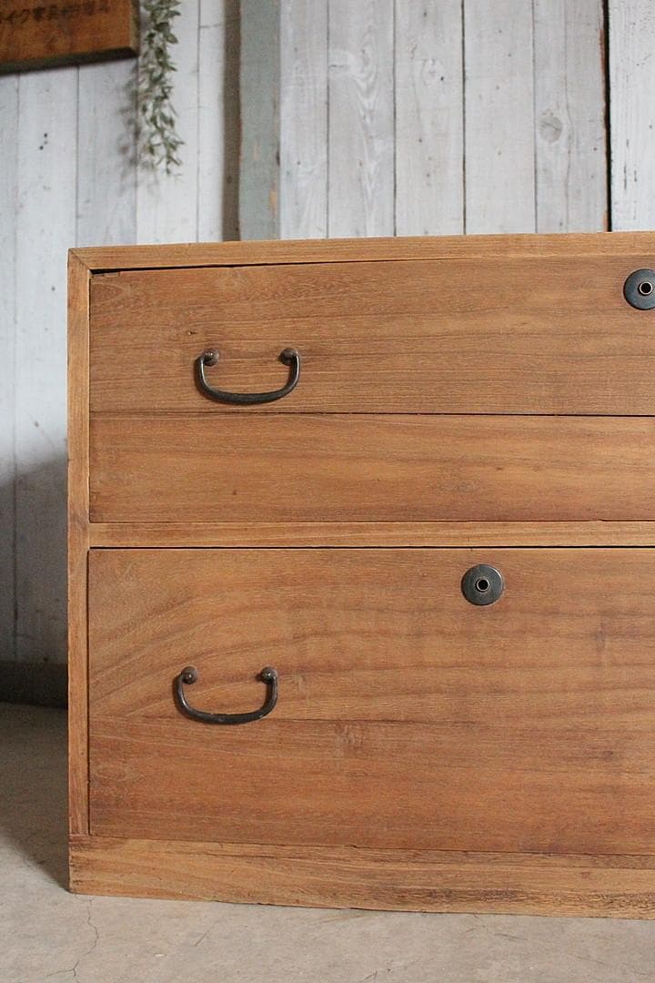 味のある古い木製の引き出し4杯　チェスト　桐箪笥　タンス　古家具　古民家