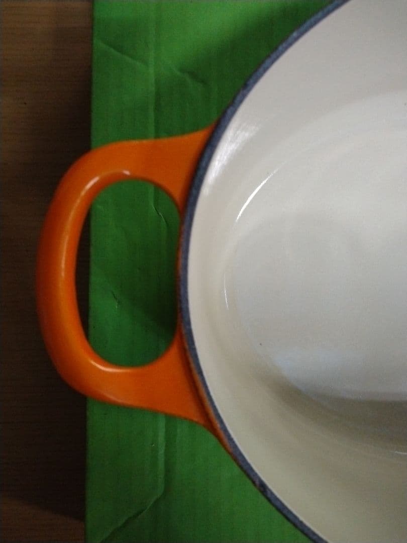 Le Creuset オレンジ オーバル鍋 25Cm