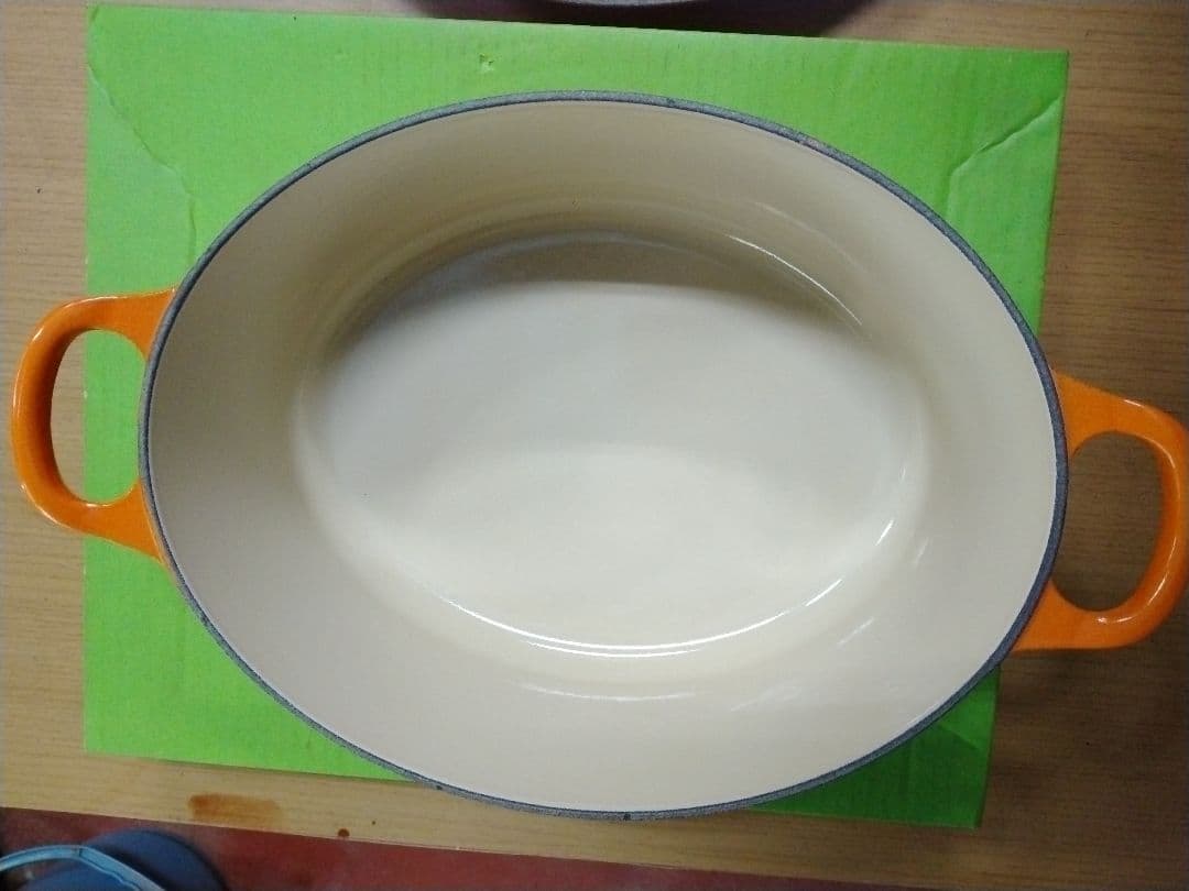 Le Creuset オレンジ オーバル鍋 25Cm