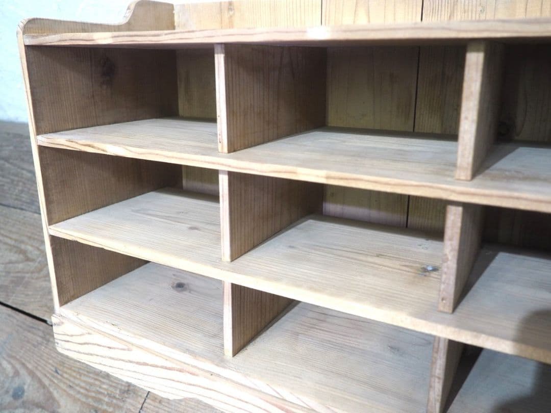 1200 ヴィンテージ　杉のディスプレイラック　収納棚　ケース　小物入れ　レトロ