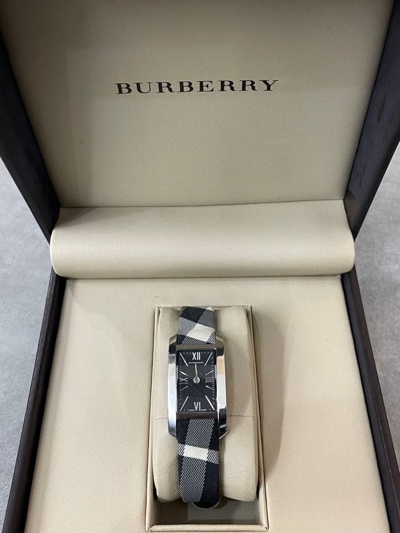 BURBERRY アナログ腕時計 ブラック/ホワイト　不動品