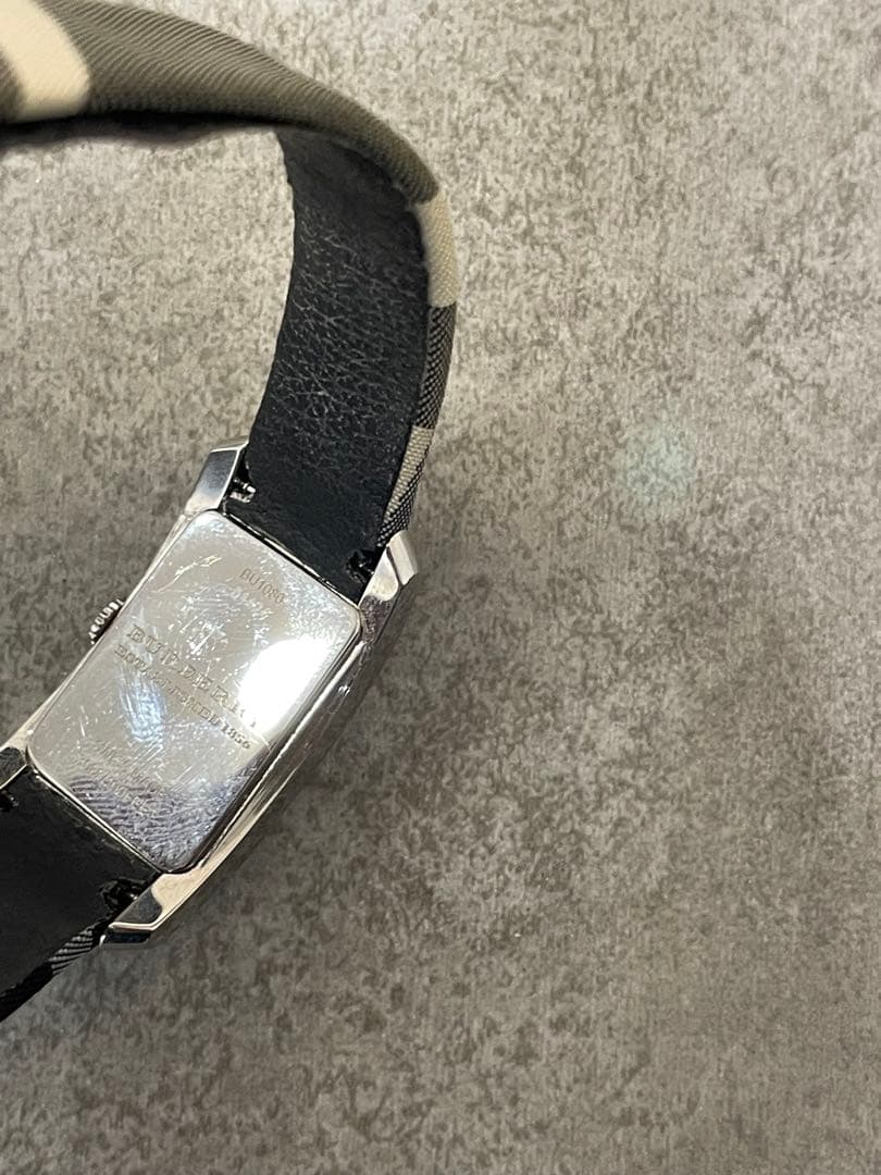 BURBERRY アナログ腕時計 ブラック/ホワイト　不動品