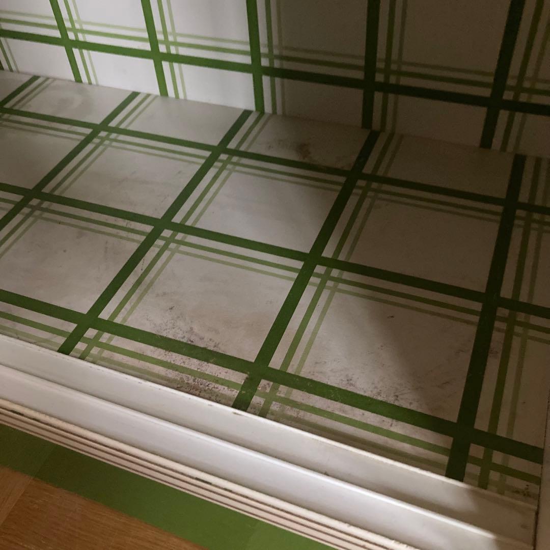 ガラス戸棚　飾り棚　食器棚　緑