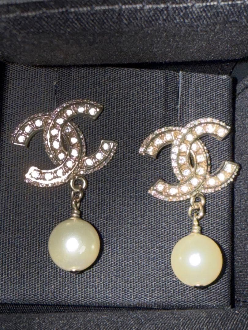 CHANEL パール付きロゴピアス　美品