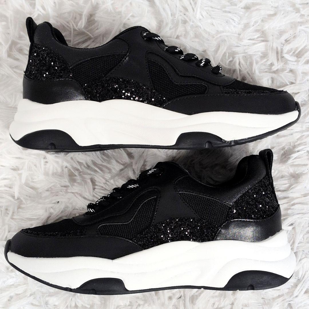 大人気モデル【美品】+diana 厚底ダッドスニーカー グリッター 足長美脚効果