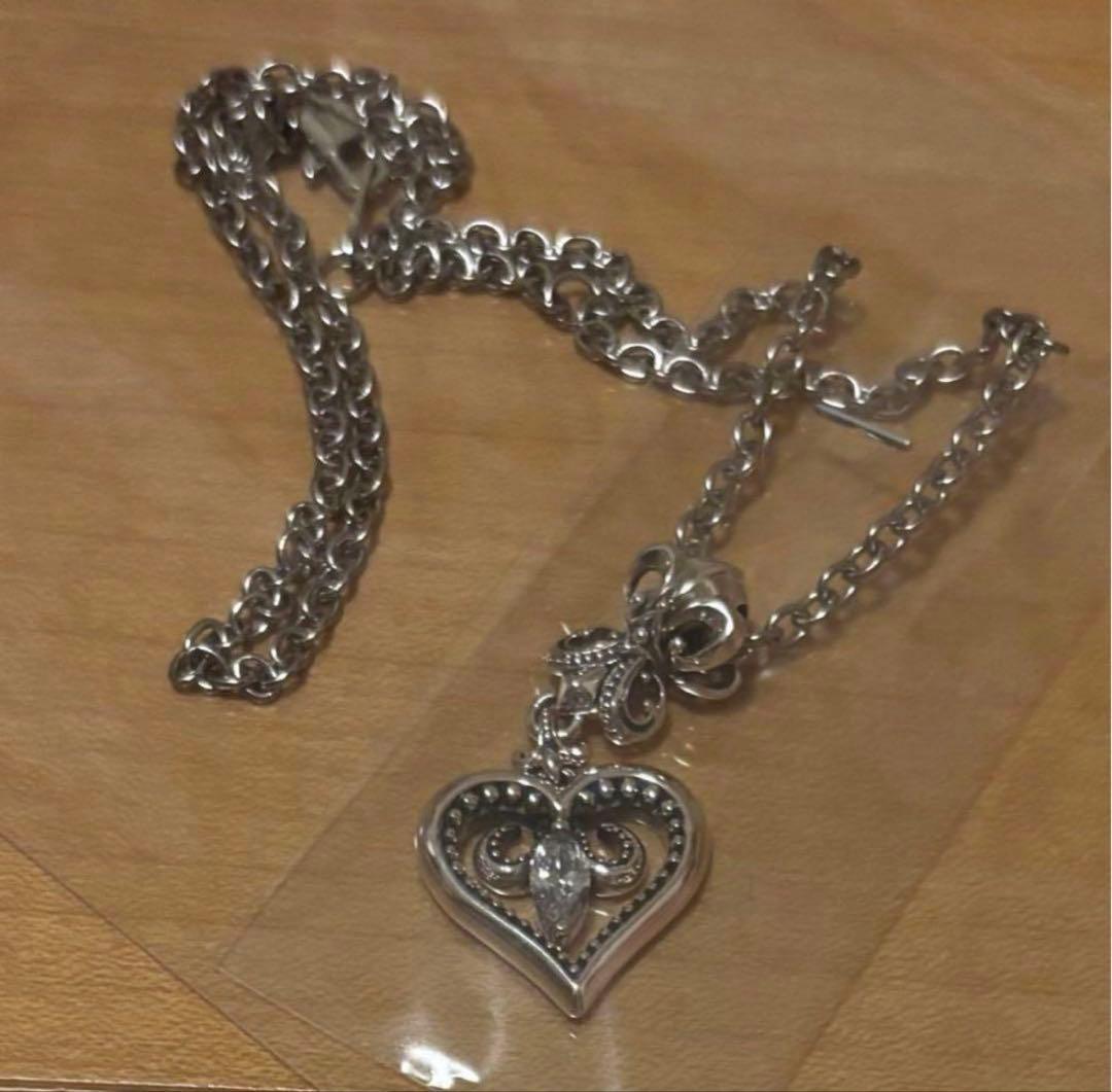 シルバー925 フルール・ド・リス　ハート型ネックレス たくむ着用