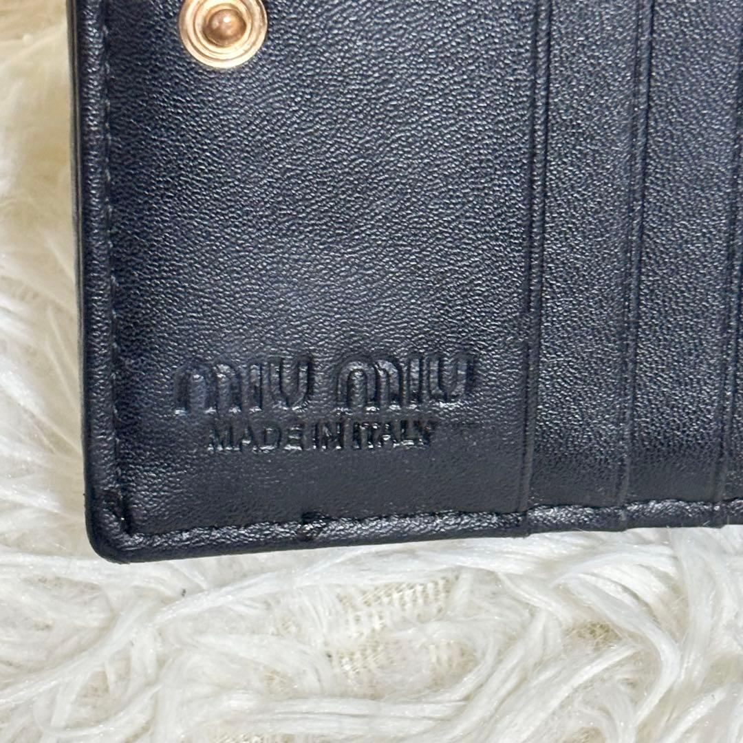 美品✨ミュウミュウ　折り財布　マテラッセ コンパクトウォレット レザー　ロゴ