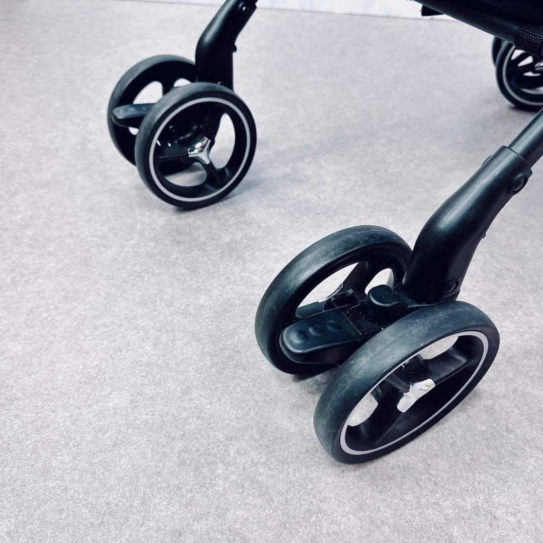 極美品！　Aprica アップリカ マジカルエアー フリー ベージュ