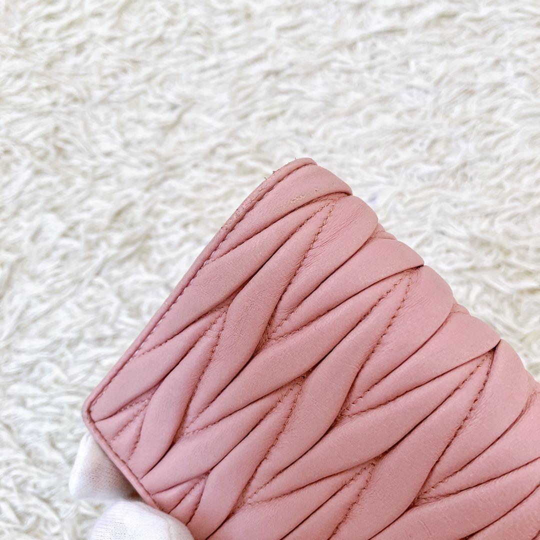 ギャランティ箱付✨ミュウミュウ 二つ折り財布 マテラッセ マトラッセ ピンク系