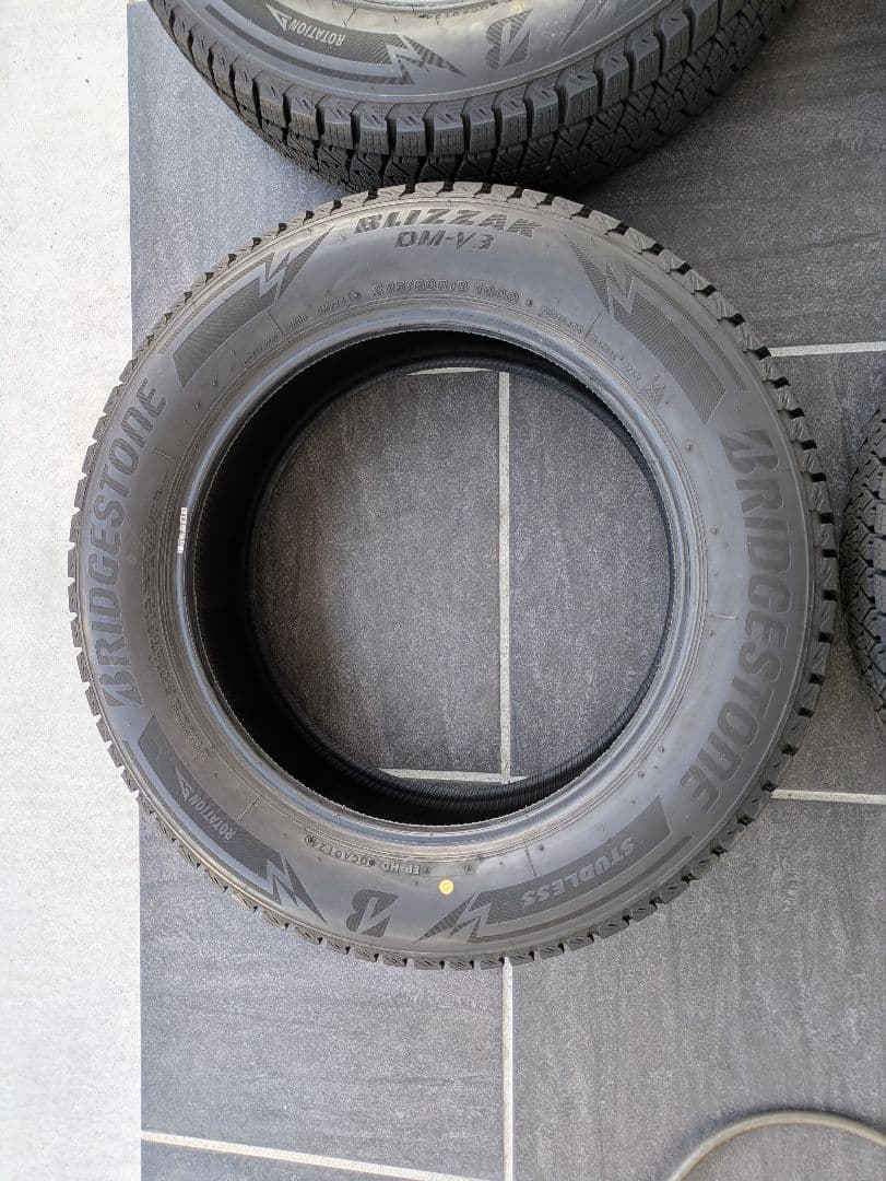 ブリヂストンBLIZZAK DM-V3 225/60R18 4本セット（送料込）