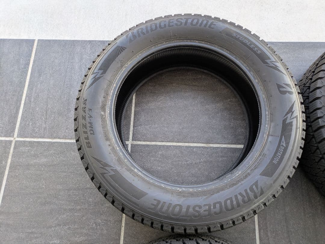 ブリヂストンBLIZZAK DM-V3 225/60R18 4本セット（送料込）