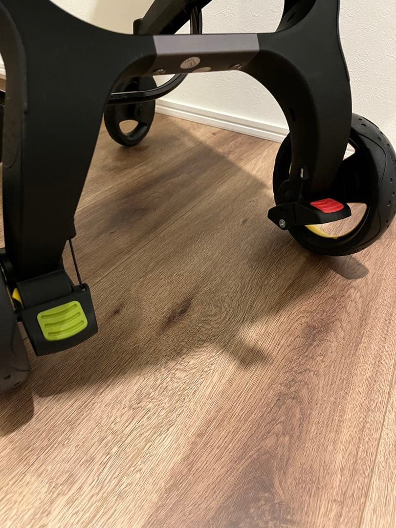 【美品】doona+ ドゥーナ　ベビーカー　チャイルドシート　サンシェードレッド