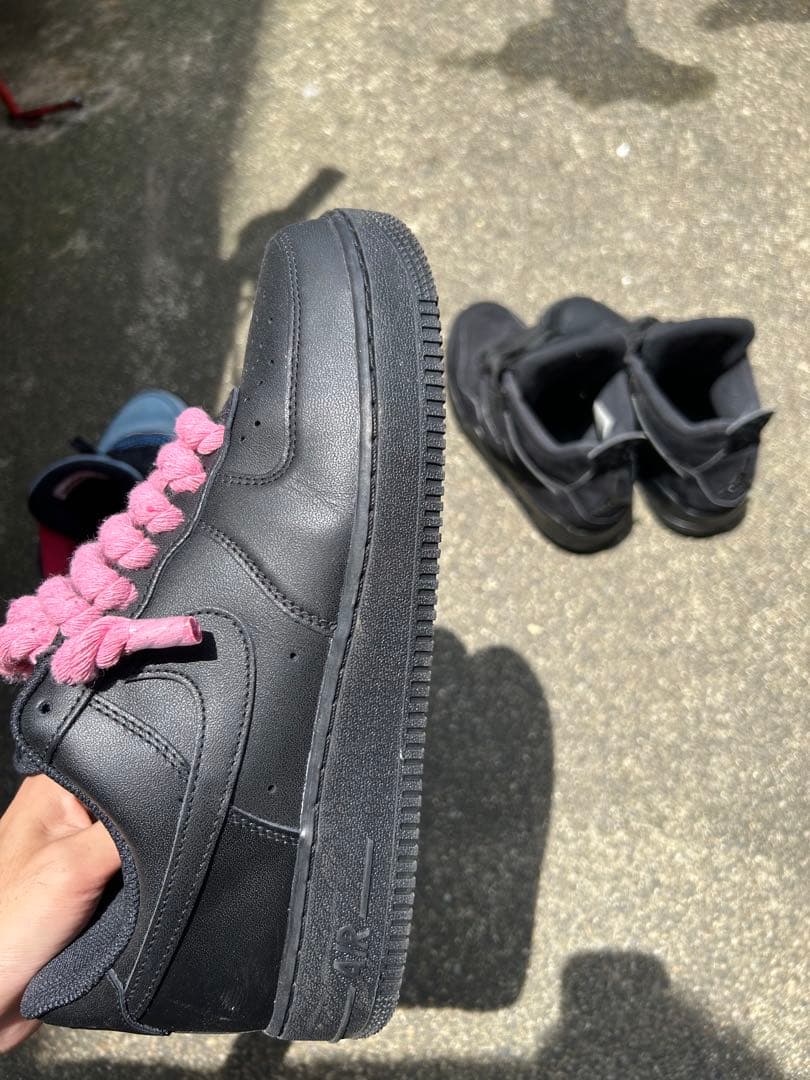 Nike Air Force 1 ブラック ピンクシューレース