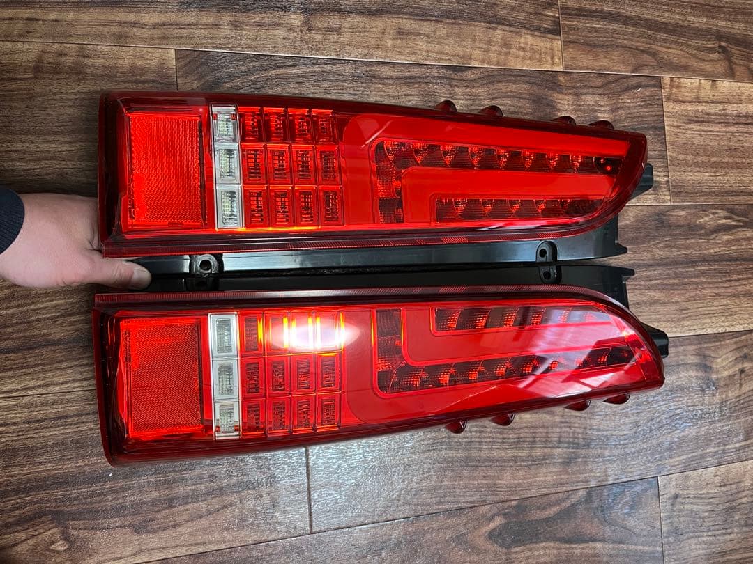 TOM.S ハイエース　LEDテールランプ