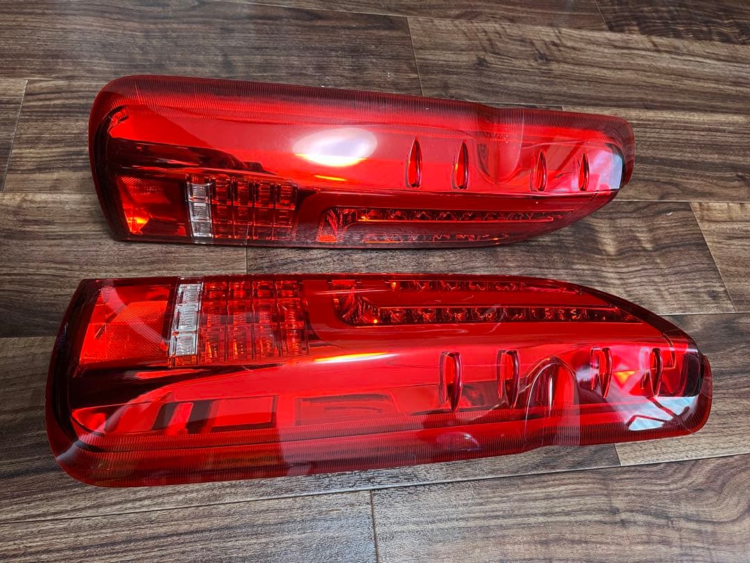 TOM.S ハイエース　LEDテールランプ
