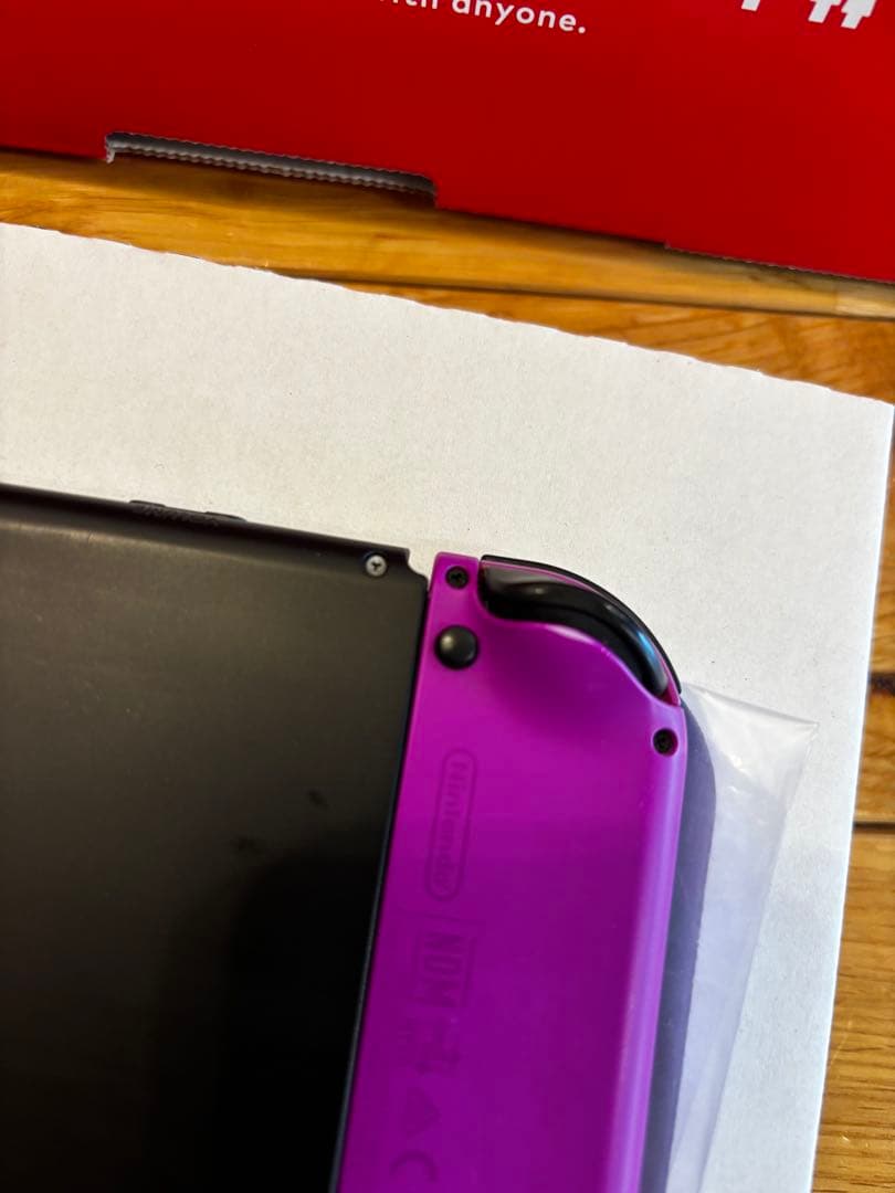 Nintendo Switch 本体　ネオンパープル（L）　ネオンイエロー（R）