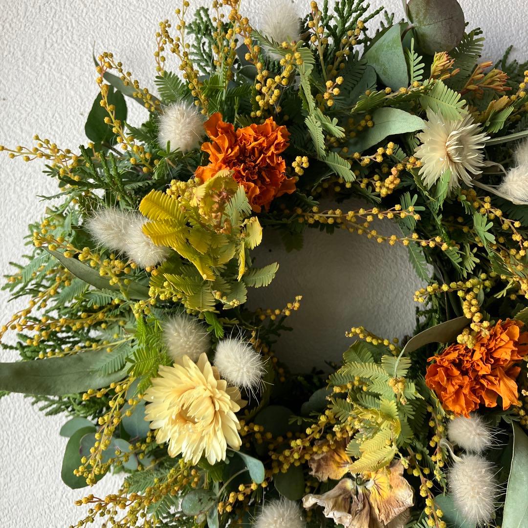 オーレアミモザの春待ちリース　ビオラ　マリーゴールド　カイザク　ユーカリ